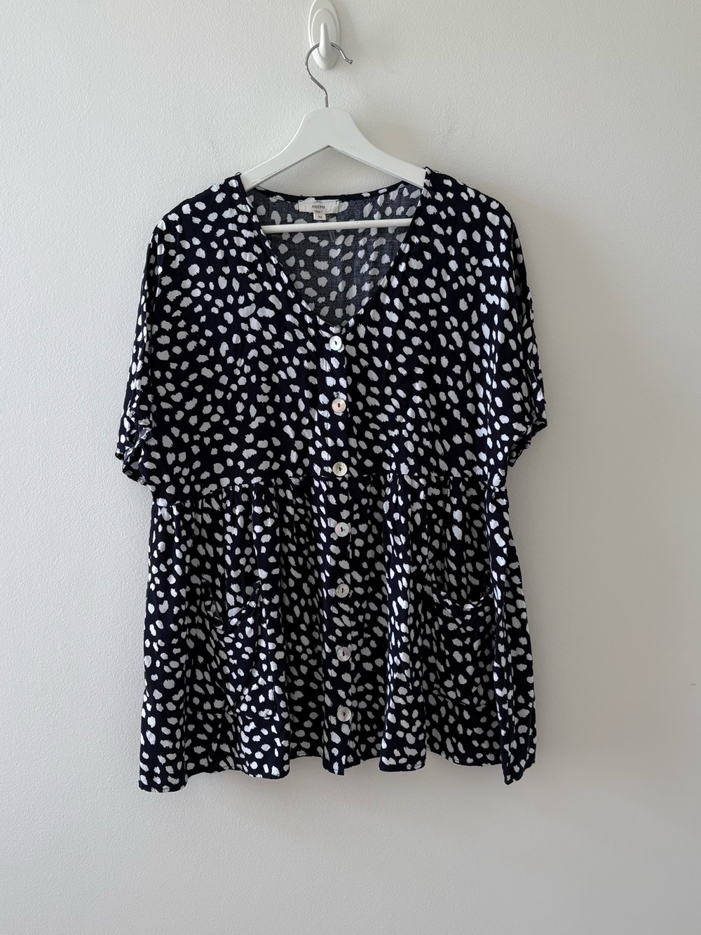 entro Women’s Black & White Button-Front Peplum Blouse